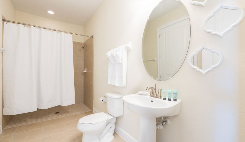 Encore Resort - Eight Bedroom Shower